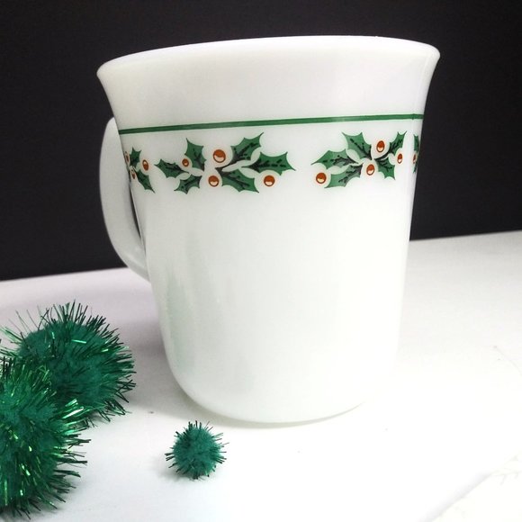 Corelle Christmas Mug plus Holiday Inn DVD - Picture 6 of 9